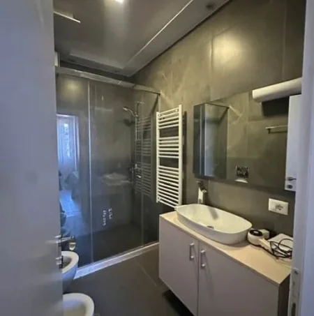 Tirane, jepet me qera apartament 2+1+Ballkon Kati 6, 109 m² 1.199 € (Toptani)