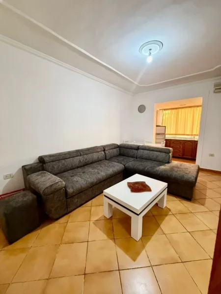 Tirane, jepet me qera apartament 2+1 Kati 5, 80 m² 450 € (brryli)