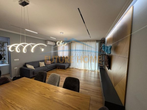 Tirane, shitet apartament 2+1+Ballkon Kati 12, 118 m² 310.000 € (Komuna Parisit)