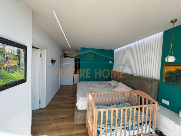 Tirane, shitet apartament 2+1+Ballkon Kati 12, 118 m² 310.000 € (Komuna Parisit)