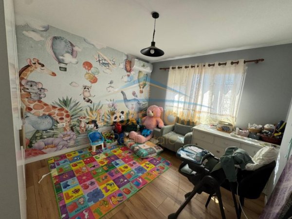 Tirane, shitet apartament 2+1+Ballkon Kati 12, 118 m² 310.000 € (Komuna Parisit)