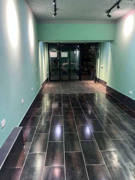 Tirane, jepet me qera dyqan Kati 0, 45 m² 600 € (RRUGA E ELBASANIT)