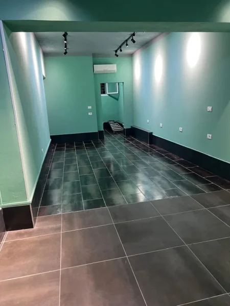 Tirane, jepet me qera dyqan Kati 0, 45 m² 600 € (RRUGA E ELBASANIT)
