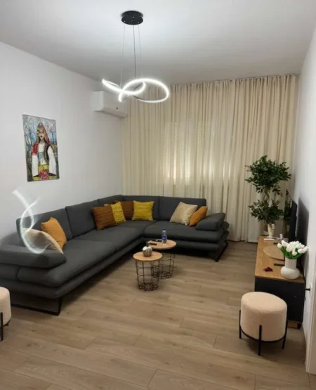 Tirane, jepet me qera apartament 2+1 Kati 2, 90 m² 950 € (RRUGA E DURRESIT)