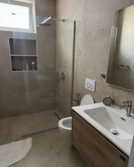 Tirane, jepet me qera apartament 2+1 Kati 2, 90 m² 950 € (RRUGA E DURRESIT)