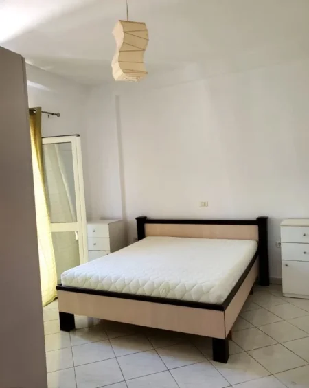 Tirane, jepet me qera apartament 3+1 Kati 1, 134 m² 550 € (SELITE)