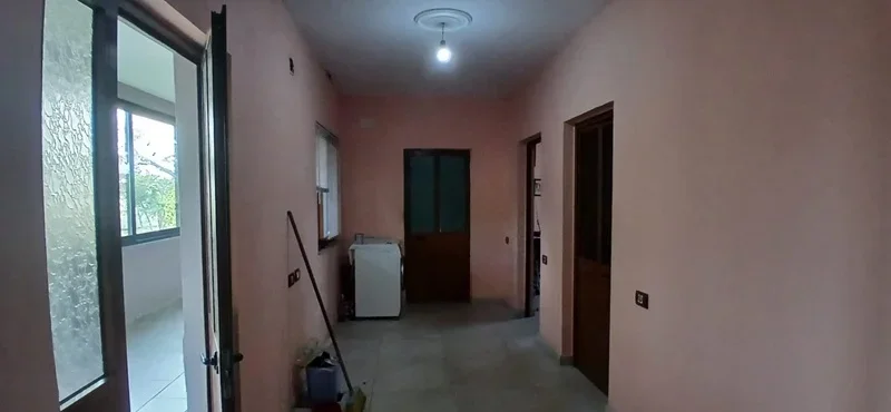 Shitet shtepi private dhe toke Tale, Lezhë