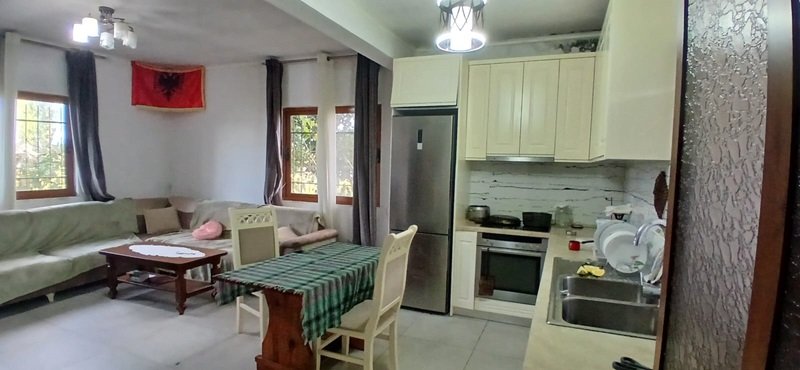 Shitet shtepi private dhe toke Tale, Lezhë