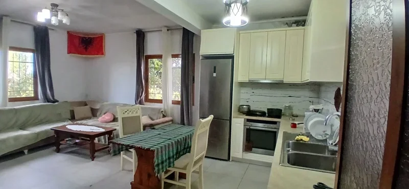 Shitet shtepi private dhe toke Tale, Lezhë