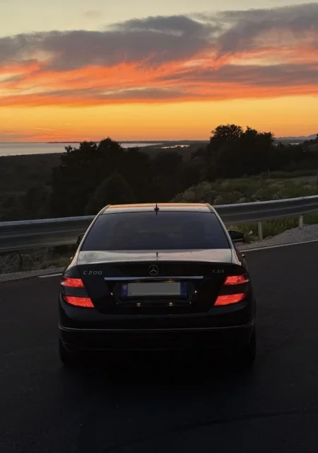 Tirane, shes makine Mercedes Benz C200 CDI Blueefficiency, Nafte, e zeze automatik Kondicioner 220.000 km 8.000 €