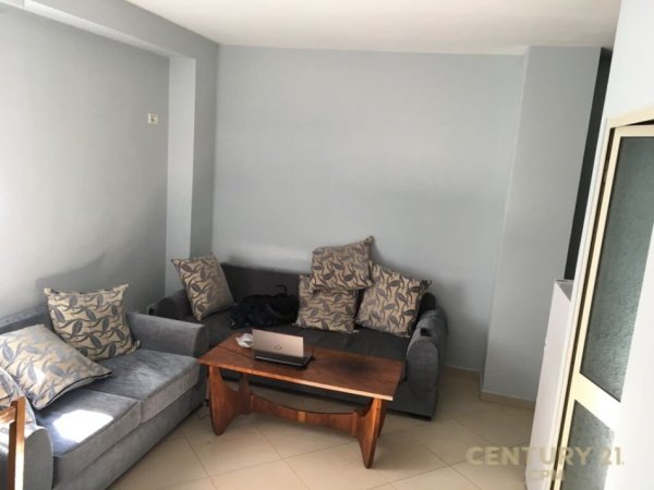 Tirane, jepet me qera apartament 1+1 Kati 3, 50 m² 400 € (Ali Visha)