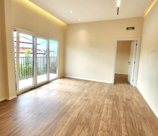 Në shitje: 1+1+kuzhinë më vete📍Sipër Kompleksit Grand / Ngjitur me kompleksin Mangalem ( Ali Dem) 91.500 euro