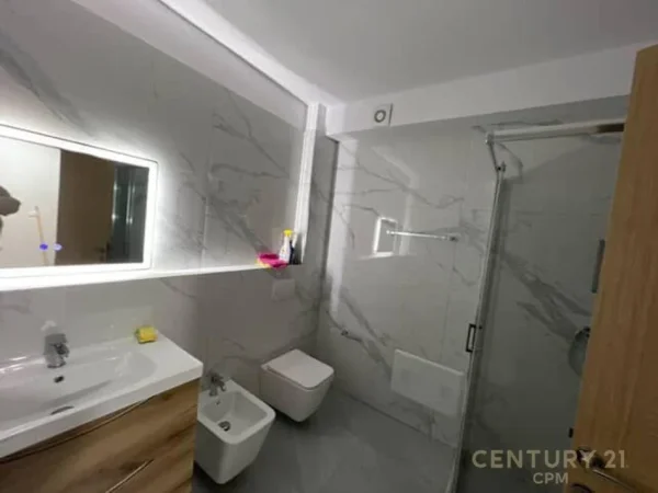 Tirane, jepet me qera apartament 1+1 Kati 2, 62 m² 450 € (Rruga 5 Maji)