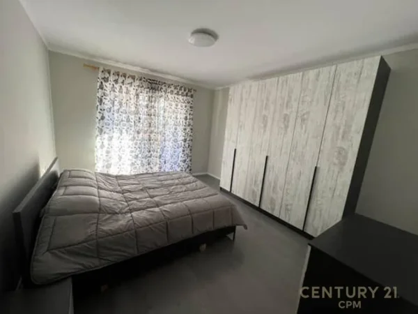 Tirane, jepet me qera apartament 1+1 Kati 2, 62 m² 450 € (Rruga 5 Maji)