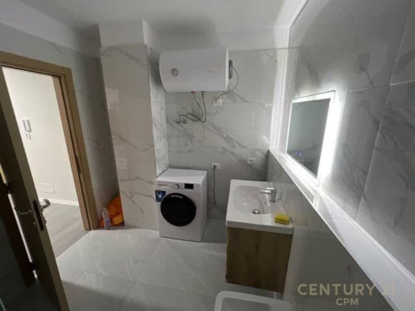 Tirane, jepet me qera apartament 1+1 Kati 2, 62 m² 450 € (Rruga 5 Maji)