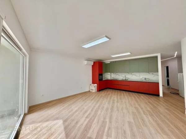 Tirane, jepet me qera zyre Kati 4, 128 m² 1.500 € (Stadiumi)