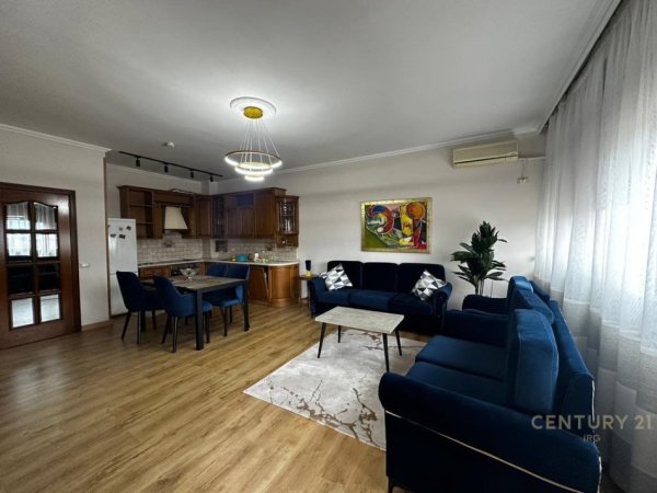 Tirane, jepet me qera apartament 2+1+Aneks+Ballkon Kati 5, 105 m² 900 € (Shallvaret)