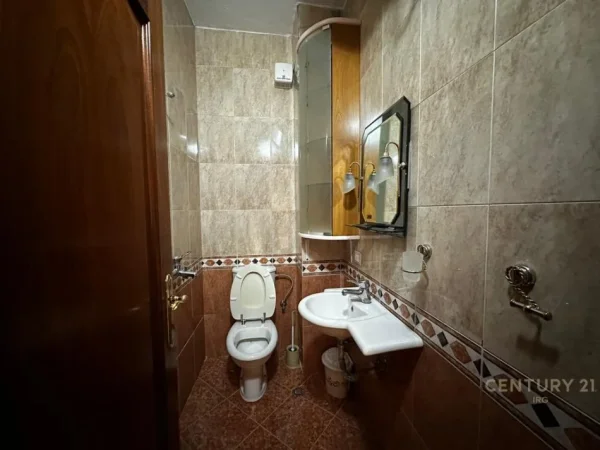 Tirane, jepet me qera apartament 2+1+Aneks+Ballkon Kati 5, 105 m² 900 € (Shallvaret)