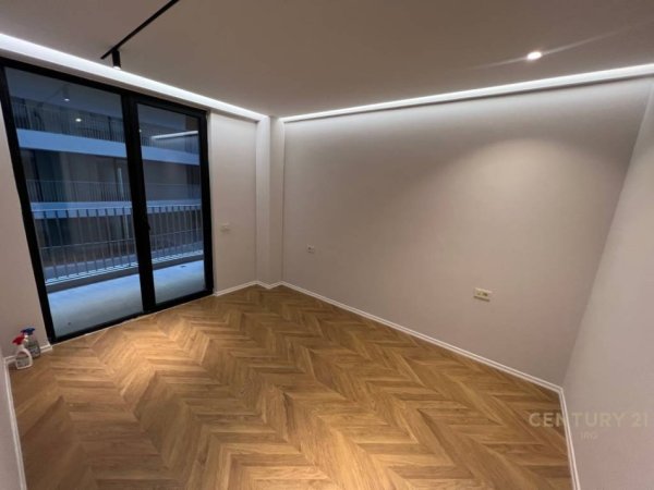 Tirane, jepet me qera zyre Kati 3, 116 m² 1.500 € (Mine Peza)