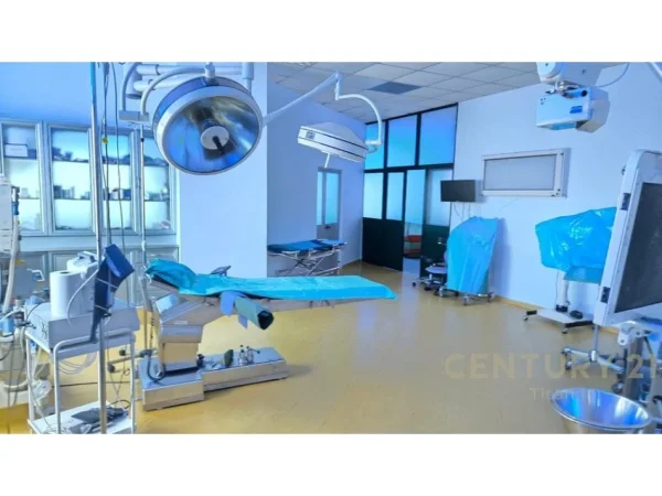 Tirane, jepet me qera ambjent biznesi Kati 6, 1.600 m² 13.000 € (Spitali Ushtarak)