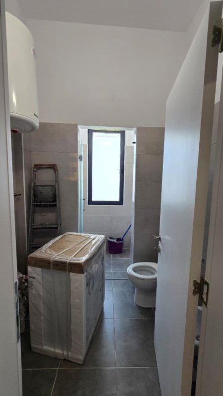 Tirane, jepet me qera apartament 1+1+Ballkon Kati 0, 60 m²  (Liqeni i Thate)