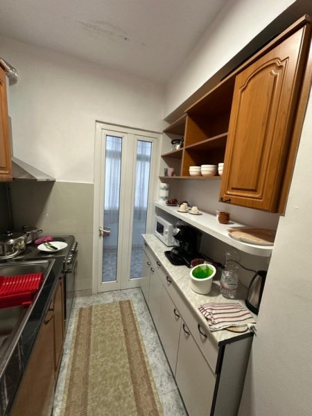 Tirane, jepet me qera apartament 3+1+Ballkon Kati 3, 100 m² 800 € (Myslym Shyri)