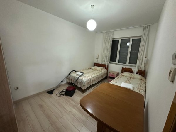 Tirane, jepet me qera apartament 3+1+Ballkon Kati 3, 100 m² 800 € (Myslym Shyri)