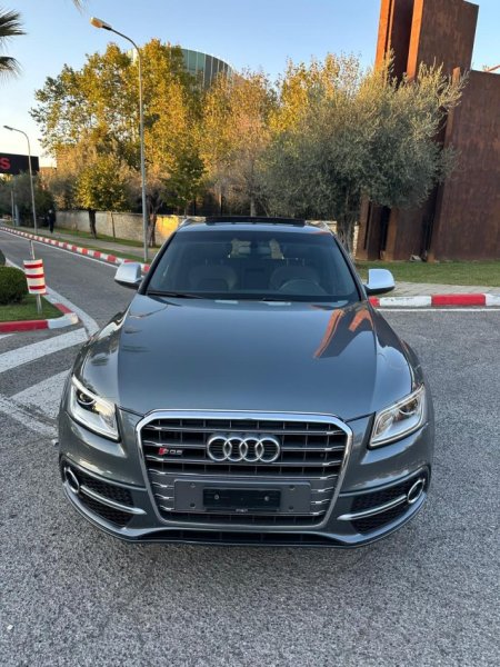 Tirane, shes SUV AUDI SQ5 3.0 DIESEL FULL OPTION PANORAMA Nafte, gri e erret automatik Klima 190.000 km