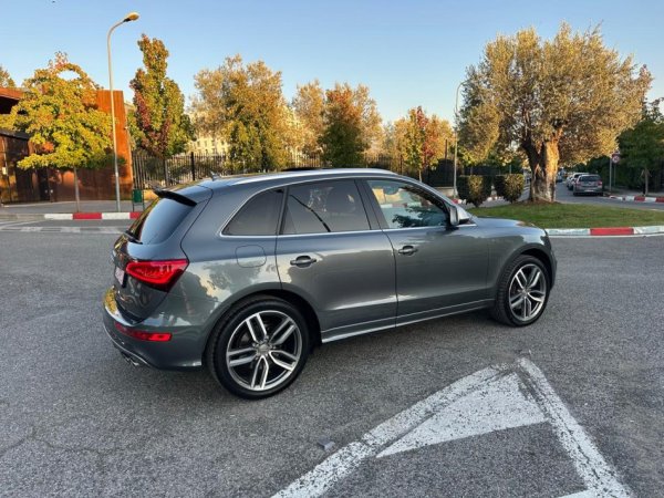 Tirane, shes SUV AUDI SQ5 3.0 DIESEL FULL OPTION PANORAMA Nafte, gri e erret automatik Klima 190.000 km