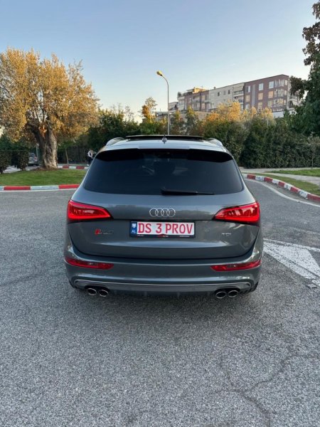 Tirane, shes SUV AUDI SQ5 3.0 DIESEL FULL OPTION PANORAMA Nafte, gri e erret automatik Klima 190.000 km
