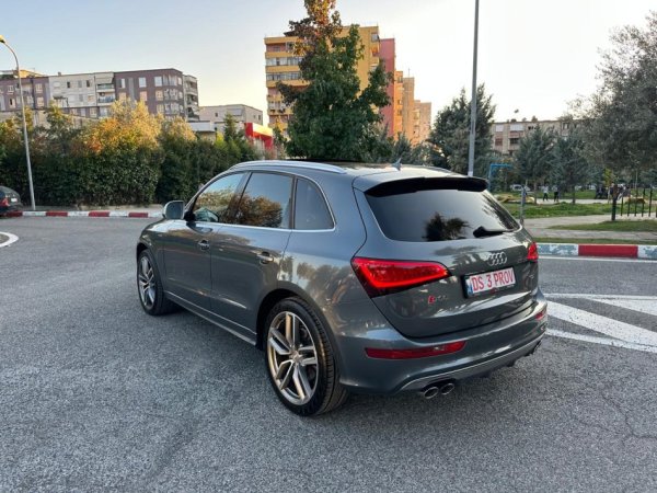 Tirane, shes SUV AUDI SQ5 3.0 DIESEL FULL OPTION PANORAMA Nafte, gri e erret automatik Klima 190.000 km