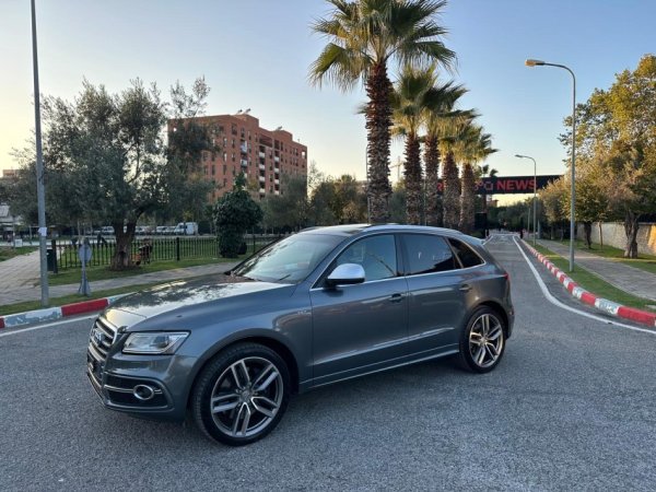 Tirane, shes SUV AUDI SQ5 3.0 DIESEL FULL OPTION PANORAMA Nafte, gri e erret automatik Klima 190.000 km