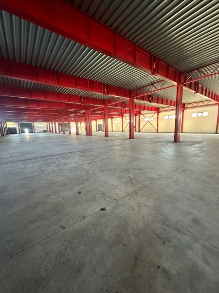 Tirane, jepet me qera magazine Kati 1, 1.500 m² 10.500 € 