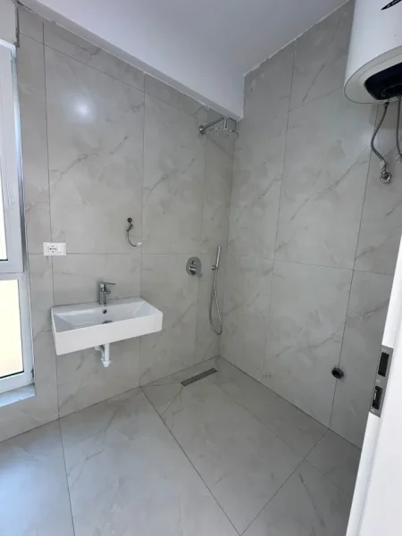 Tirane, shitet apartament 1+1 Kati 3, 53 m² 83.000 € (residenca oxa)