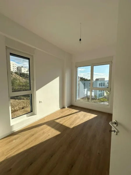 Tirane, shitet apartament 1+1 Kati 3, 53 m² 83.000 € (residenca oxa)