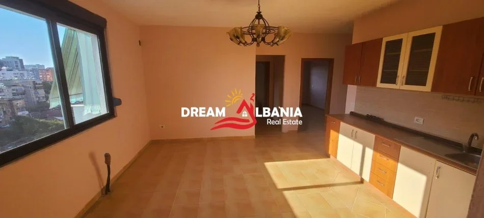 Tirane, jepet me qera apartament 3+1 , 1.110 m² 600 € (prane Ministrise se Jashtme)