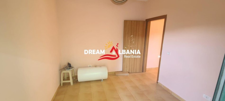 Tirane, jepet me qera apartament 3+1 , 1.110 m² 600 € (prane Ministrise se Jashtme)