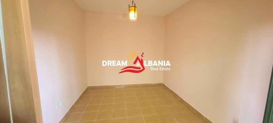 Tirane, jepet me qera apartament 3+1 , 1.110 m² 600 € (prane Ministrise se Jashtme)