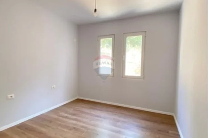 Tirane, shitet apartament 2+1 Kati 1, 90 m² 130.000 € (Qesarak, Tiranë)