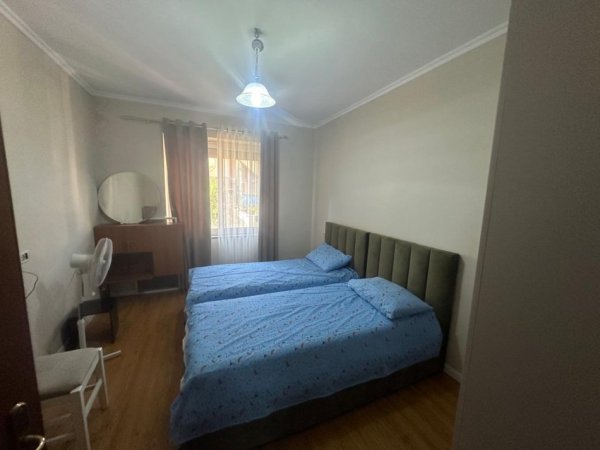 Tirane, jepet me qera apartament 2+1+Ballkon Kati 2, 90 m² 800 € (Rruga Fortuzi)
