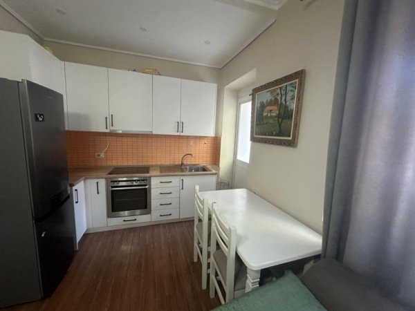 Tirane, jepet me qera apartament 2+1+Ballkon Kati 2, 90 m² 800 € (Rruga Fortuzi)