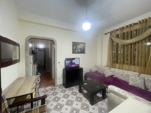 Tirane, jepet me qera apartament 1+1+Ballkon Kati 1, 449 € (Rruga guri i madhi)