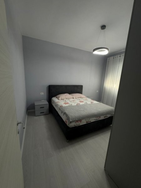Tirane, jepet me qera apartament 2+1 Kati 9, 82 m² 700 € (RIVER REZIDENC)