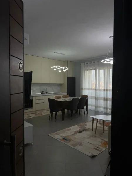 Tirane, jepet me qera apartament 2+1 Kati 9, 82 m² 700 € (RIVER REZIDENC)