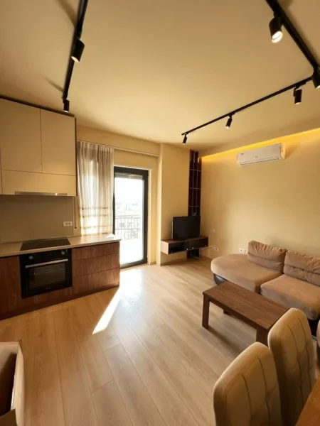 Tirane, jepet me qera apartament 1+1+Ballkon , 850 € (Qender, Bulevardi Zogu I)