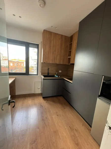 Tirane, jepet me qera zyre , 145 m² 2.300 € (Bulevardi Ri)