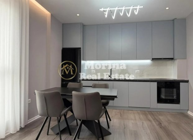 Tirane, jepet me qera apartament 2+1+Ballkon Kati 8, 103 m² 900 € (Don Bosko, Kompleksi Trio Twer)