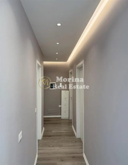 Tirane, jepet me qera apartament 2+1+Ballkon Kati 8, 103 m² 900 € (Don Bosko, Kompleksi Trio Twer)
