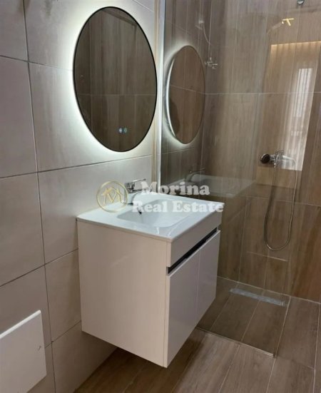 Tirane, jepet me qera apartament 2+1+Ballkon Kati 8, 103 m² 900 € (Don Bosko, Kompleksi Trio Twer)