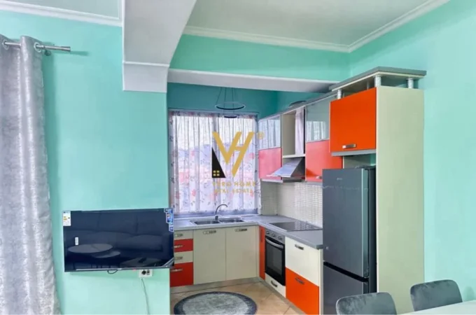 Tirane, jepet me qera apartament 1+1+Ballkon Kati 10, 75 m² 600 € (RRUGA E KAVAJES)